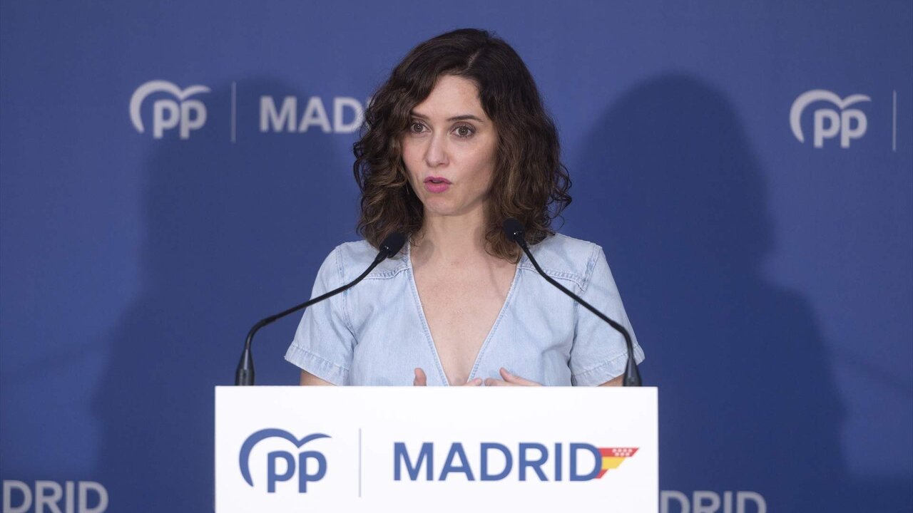 La presidenta de la Comunidad de Madrid y del PP de Madrid, Isabel D&iacute;az Ayuso, ofrece una rueda de prensa tras la reuni&oacute;n del Comit&eacute; Ejecutivo del PP de Madrid y de la Junta Directiva Auton&oacute;mica, en la sede del PP, a 26 de julio de 2023, en Madrid (Espa&ntilde;a).