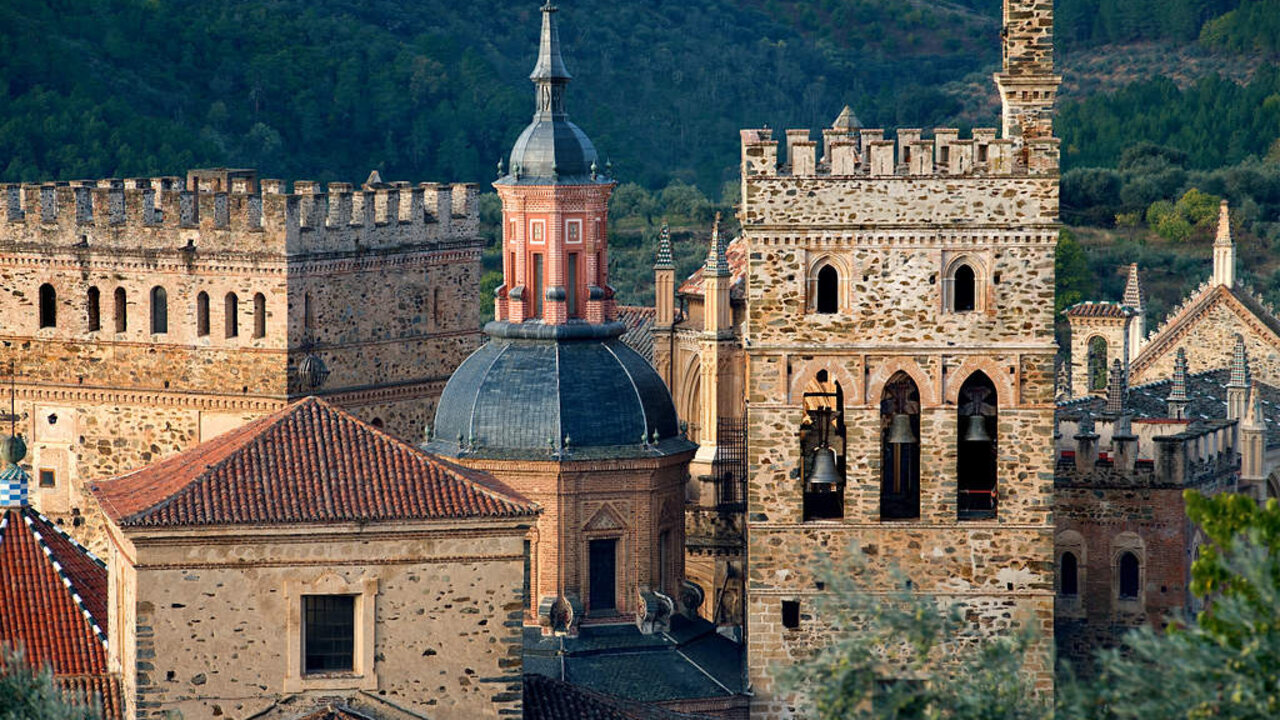 Pueblos con m&aacute;s encanto: Viaja a Guadalupe en C&aacute;ceres.