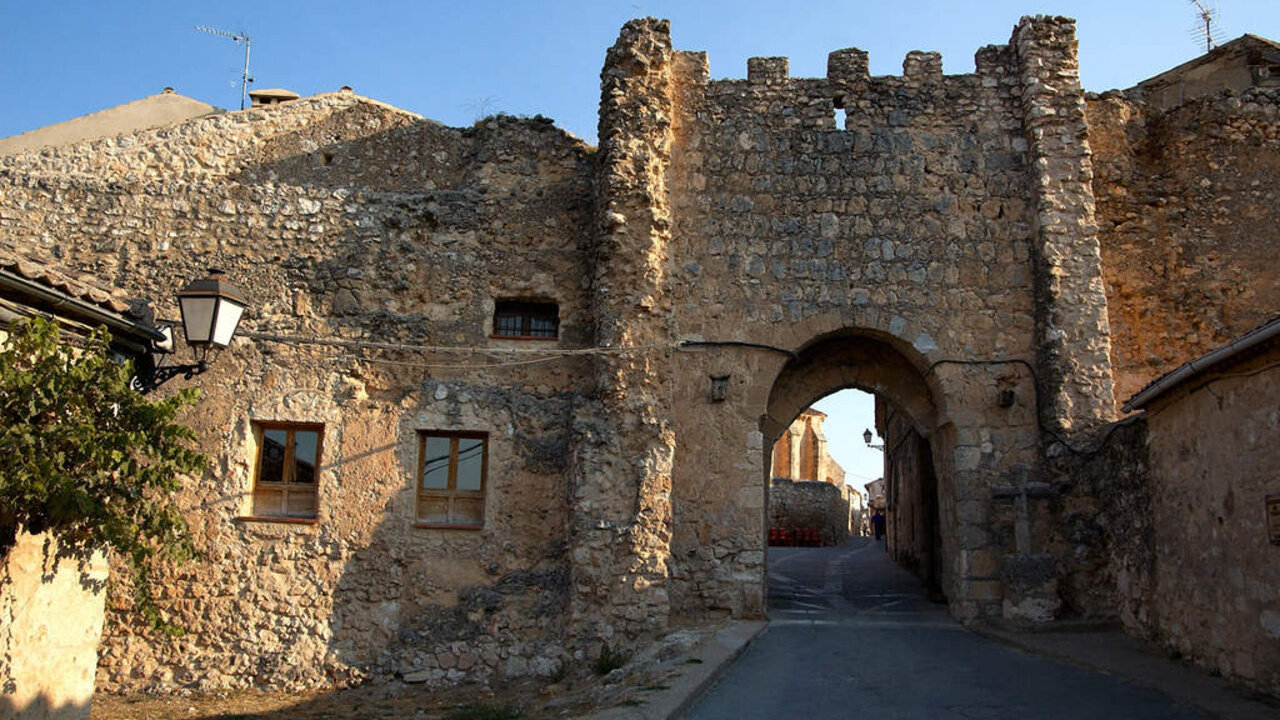 Pueblos con m&aacute;s encanto: Viaja a Maderuelo en Segovia.