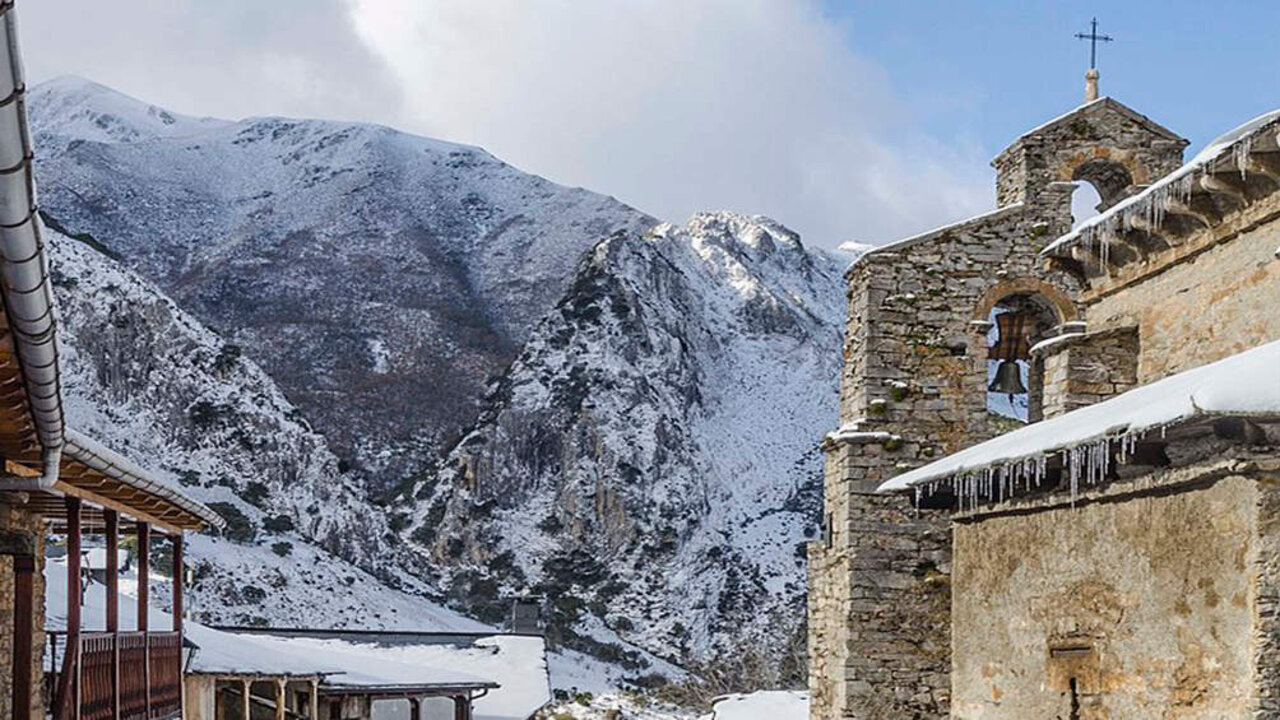 Pueblos con m&aacute;s encanto: Viaja a Pe&ntilde;alba de Santiago en Le&oacute;n.