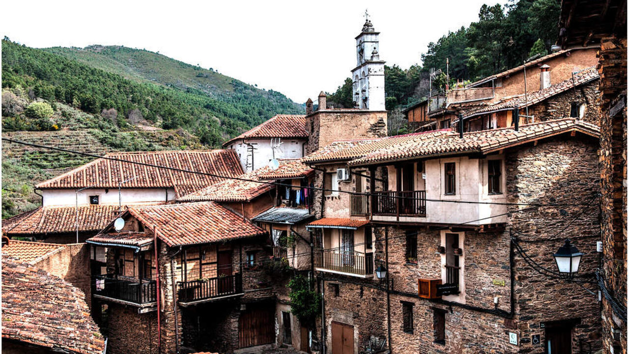 Pueblos con m&aacute;s encanto: Viaja a Robledillo de Gata en C&aacute;ceres.
