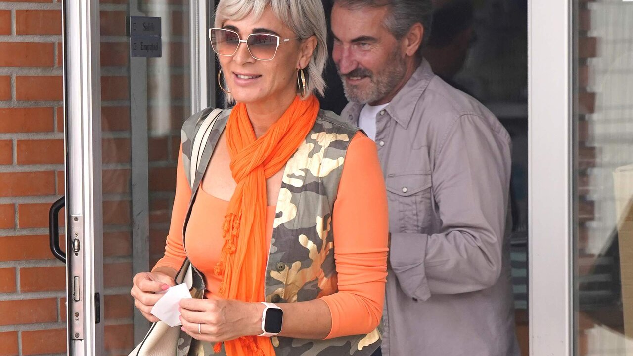 Ana Mar&iacute;a Ald&oacute;n y su pareja, Eladio, salen de una ferreteria donde han realizado unas compras, a 18 de septiembre de 2023, en Madrid (Espa&ntilde;a)