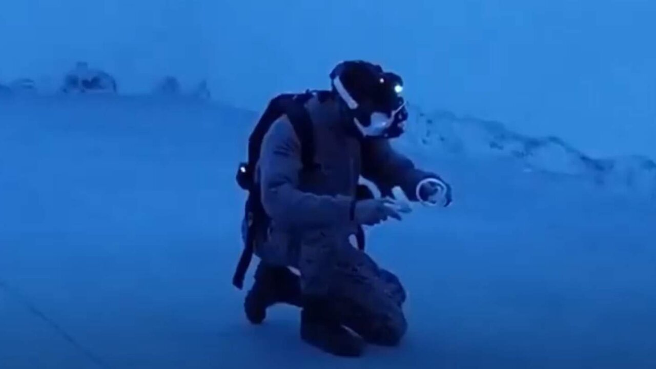 Un alumno de la Escuela Militar de Sanidad, en el simulador de realidad virtual.