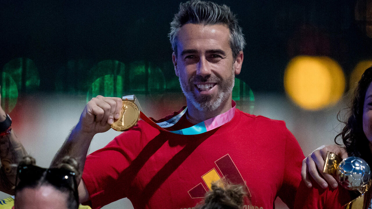 Jorge Vilda shows the medal during the reception of the Spain Women Team as World Champions after winning the FIFA Women's World Cup Australia & New Zealand 2023 at Adolfo Suarez Madrid-Barajas airport on august 21, 2023, in Madrid, Spain.