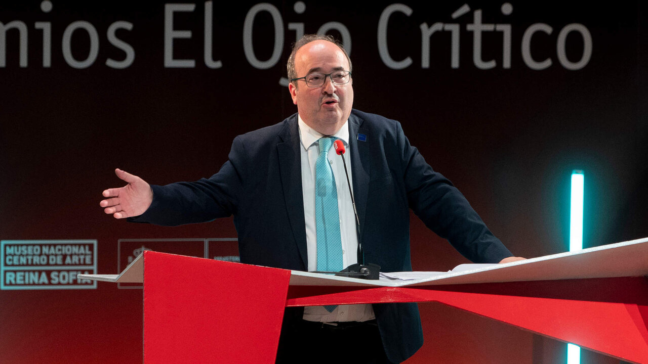 El ministro de Cultura y Deporte, Miquel Iceta, interviene en la XXXIII edici&oacute;n de los Premios &lsquo;El Ojo Cr&iacute;tico&rsquo; de RNE, en el Museo Reina Sof&iacute;a, a 5 de junio de 2023, en Madrid.