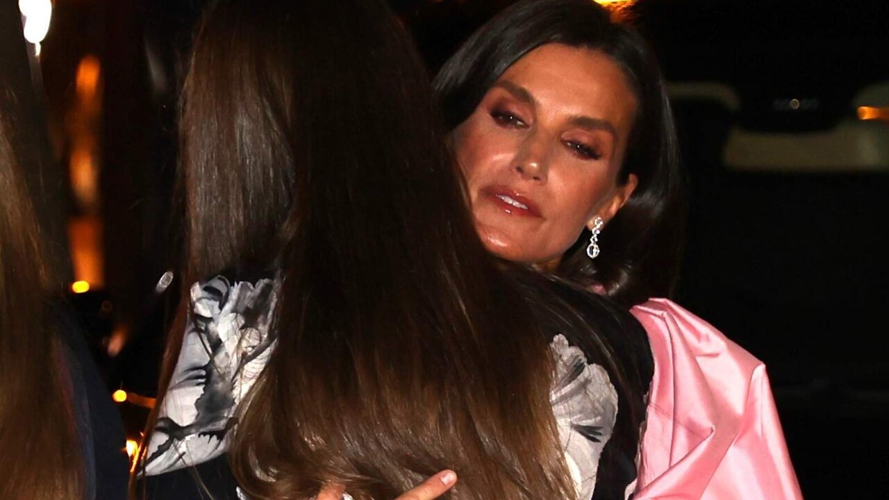 La Reina Letizia y La Princesa Leonor salen del XXXI Concierto Premios Princesa de Asturias en el Auditorio Palacio de Congresos "Pr&iacute;ncipe Felipe" a 19 de Octubre de 2023 en Oviedo (Espa&ntilde;a).
REINA LETIZIA;REY FELIPE VI;CONCIERTO PREMIOS PRINCESA DE ASTURIAS;CASA REAL
Ra&uacute;l Terrel / Europa Press
19/10/2023