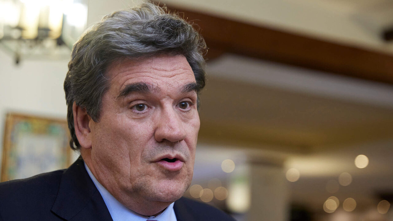 El ministro de Inclusi&oacute;n, Seguridad Social y Migraciones, Jos&eacute; Luis Escriv&aacute;, atiende a los medios de comunicaci&oacute;n durante las jornadas que el Instituto Nacional de la Seguridad Social, en el Exe Macarena, a 31 de mayo de 2022 en Sevilla (Andaluc&iacute;a, Espa&ntilde;a)

