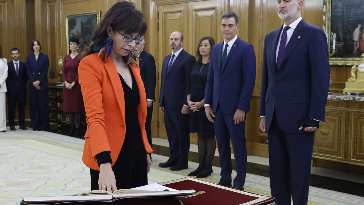 Ana Redondo, jurando acatar la Constituci&oacute;n como nueva ministra de Igualdad.