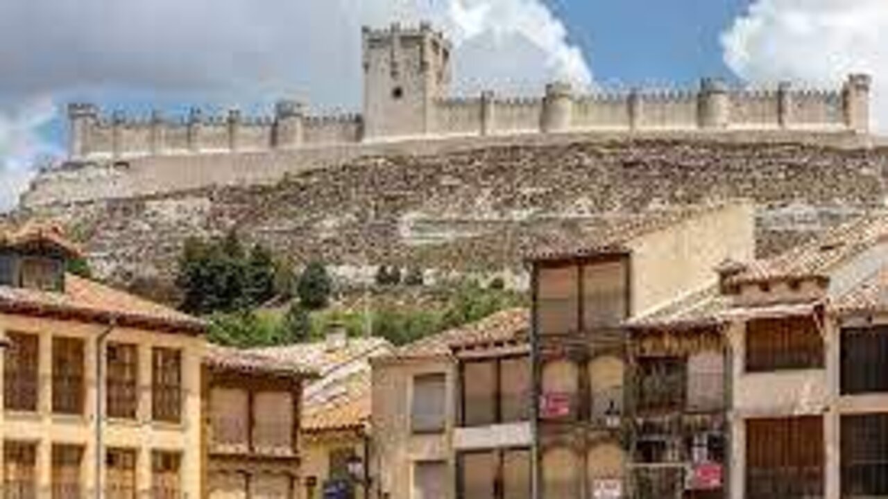 Pueblos con m&aacute;s encanto: 
Viaja a Pe&ntilde;afiel en Castilla y Le&oacute;n