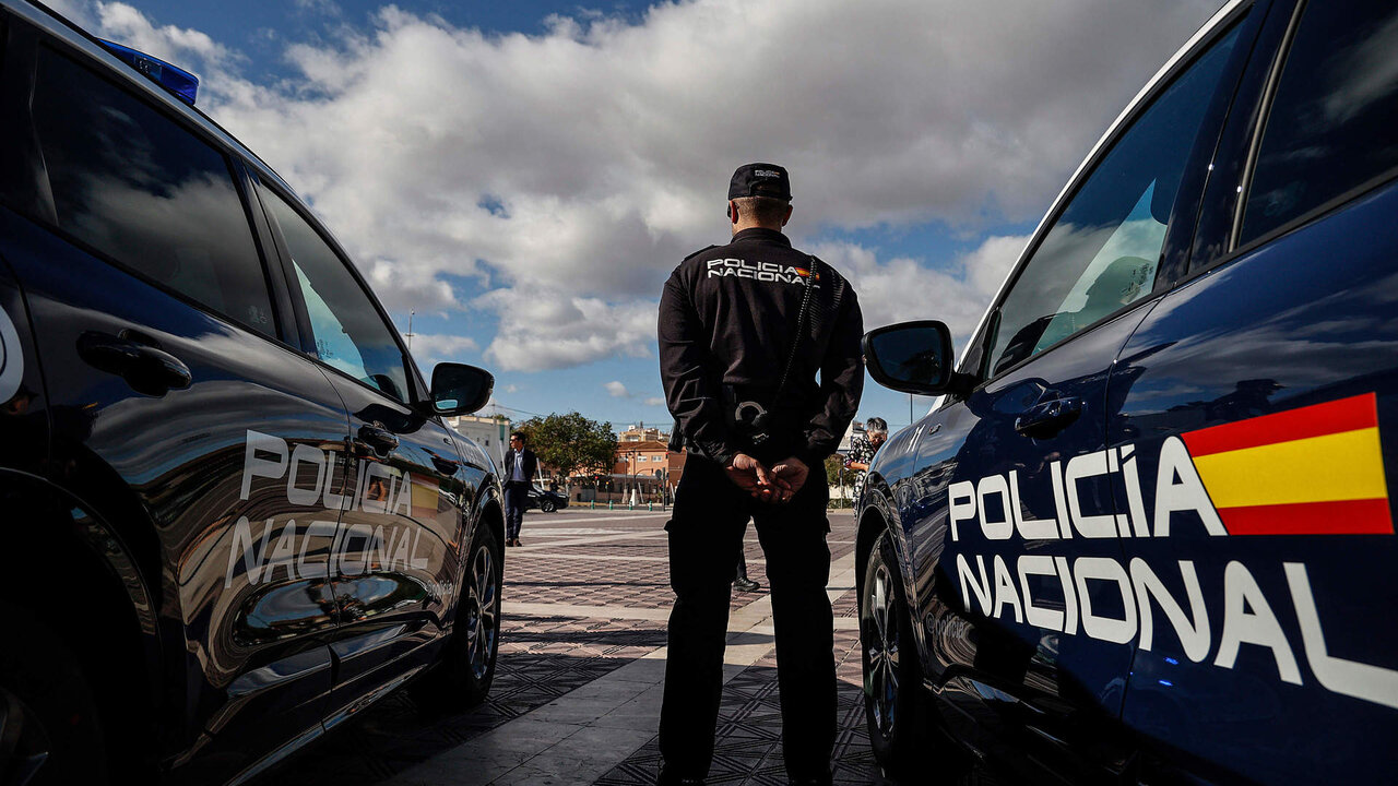 ROBER SOLSONA&hellip;20231102&hellip;VALENCIA&hellip;..LA DELEGADA DEL GOBIERNO PILAR BERNABE CON LOS NUEVOS VEH&Iacute;CULOS DE LA POLICIA.