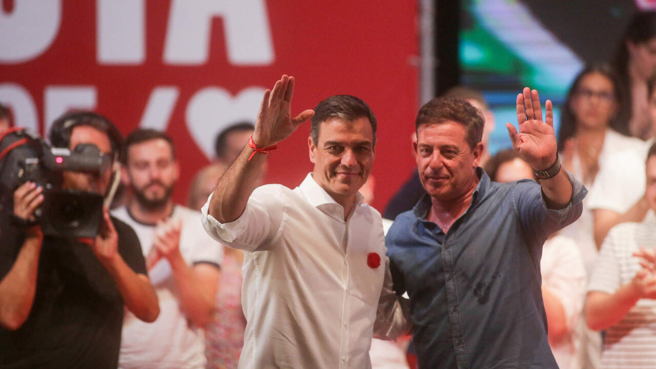 Lugo. M&iacute;tin central en Galicia del Presidente del Gobierno y candidato a la reelecci&oacute;n el las pr&oacute;ximas elecciones generales del 23 de Julio, Pedro S&aacute;nchez. Miles de personas procedentes de toda Galicia han acudido a la &uacute;nica cita de S&aacute;nchez en Galicia en el Auditorio Gustavo Freire de Lugo, donde han hablado Lara M&eacute;ndez, alcaldesa, Valent&iacute;n Gonz&aacute;lez Formoso, secretario xeral del PSdeG-PSOE, Jos&eacute; Ram&oacute;n G&oacute;mez Besteiro, candidato al Congreso por Lugo y Pedro S&aacute;nchez.