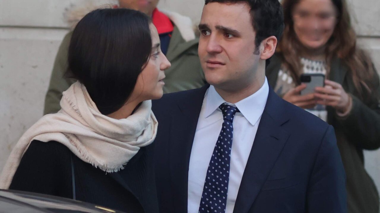 Froil&aacute;n y Victoria Federica a la salida del restaurante, a 20 de diciembre de 2023, en Madrid (Espa&ntilde;a).
FAMOSOS;REALEZA;CUMPLEA&Ntilde;OS;FAMILIA
Jos&eacute; Ram&oacute;n Hernando / Europa Press
20/12/2023