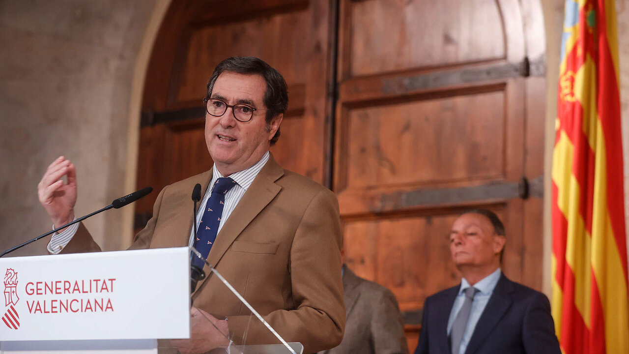 ROBER SOLSONA..20240118&hellip;..El president de la Generalitat, Carlos Maz&oacute;n, se re&uacute;ne con el presidente de la Confederaci&oacute;n Espa&ntilde;ola de Organizaciones Empresariales (CEOE), Antonio Garamendi; y el presidente de la Confederaci&oacute;n Empresarial Valenciana (CEV), Salvador Navarro. Palau de la Generalitat.