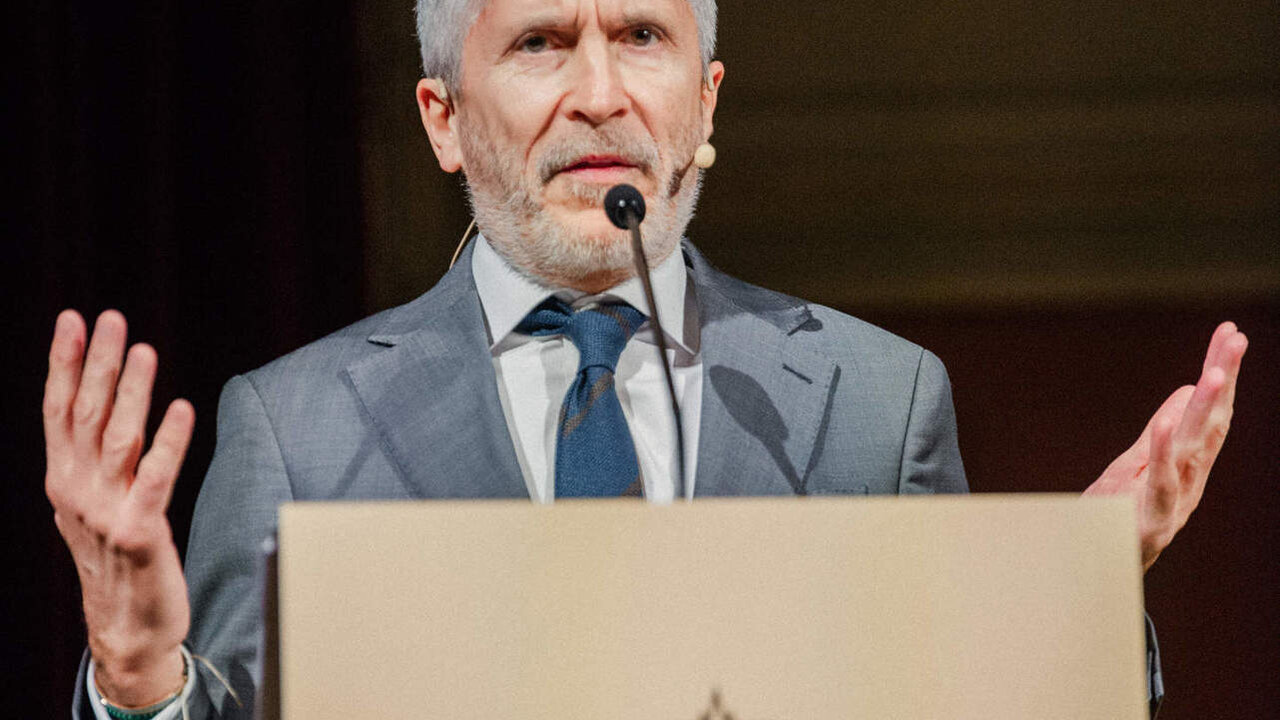 El ministro del Interior, Fernando Grande-Marlaska, participa en Los Desayunos del Ateneo con una intervenci&oacute;n dedicada a la lucha contra los delitos de odio. Foto: Europa Press