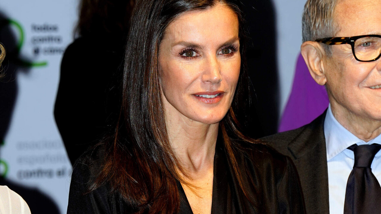 La Reina Letizia, la vicepresidenta segunda del Gobierno, Yolanda D&iacute;az, y el Presidente de la AECC, Ram&oacute;n Reyes, durante el acto institucional del "D&iacute;a Mundial contra el C&aacute;ncer", a 01 de febrero de 2024, en Madrid (Espa&ntilde;a). Se trata de una iniciativa impulsada por la Asociaci&oacute;n Espa&ntilde;ola Contra el C&aacute;ncer (AECC), de la que la reina es Presidenta de Honor con car&aacute;cter permanente de la Asociaci&oacute;n Espa&ntilde;ola Contra el C&aacute;ncer y de su Fundaci&oacute;n. En este acto tambi&eacute;n se dar&aacute; visibilidad al impacto laboral de un diagn&oacute;stico de c&aacute;ncer.
REINA;C&Aacute;NCER;ACTO;REALEZA;01 FEBRERO 2024
&Aacute;ngel D&iacute;az Bri&ntilde;as / Europa Press
01/2/2024