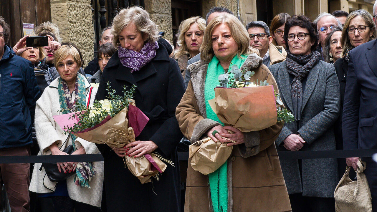 El Ayuntamiento de San Sebastian descubreuna placa en recuerdo de Gregorio Ordo&ntilde;ez junto al bar La Cepa lugar del atentado mortal - San Sebastian 25/01/2020