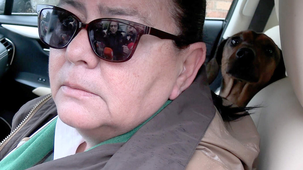 Mar&iacute;a del Monte con el perro que le regal&oacute; Antonio Tejado tras el robo, a 11 de febrero de 2024, en Sevilla (Andaluc&iacute;a, Espa&ntilde;a).
PERRO;ROBO;ANTONIO TEJADO;MARIA DEL MONTE;13 FEBRERO 2024
Europa Press / Europa Press
13/2/2024