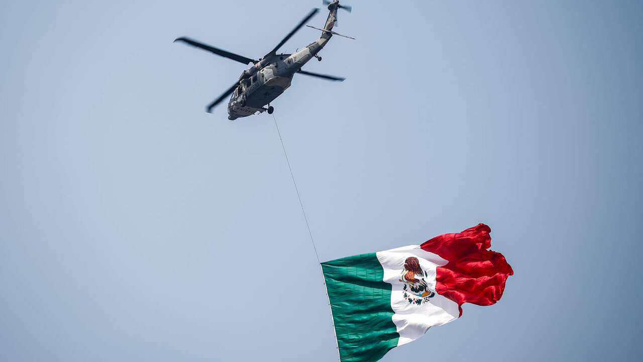 Mexican flag, drapeau during the Formula 1 Grand Premio de la Ciudad de Mexico 2022, Mexican Grand Prix 2022, 20th round of the 2022 FIA Formula One World Championship from October 28 to 30, 2022 on the Autodromo Hermanos Rodr&iacute;guez, in Mexico City, Mexico - Photo Xavi Bonilla / DPPI