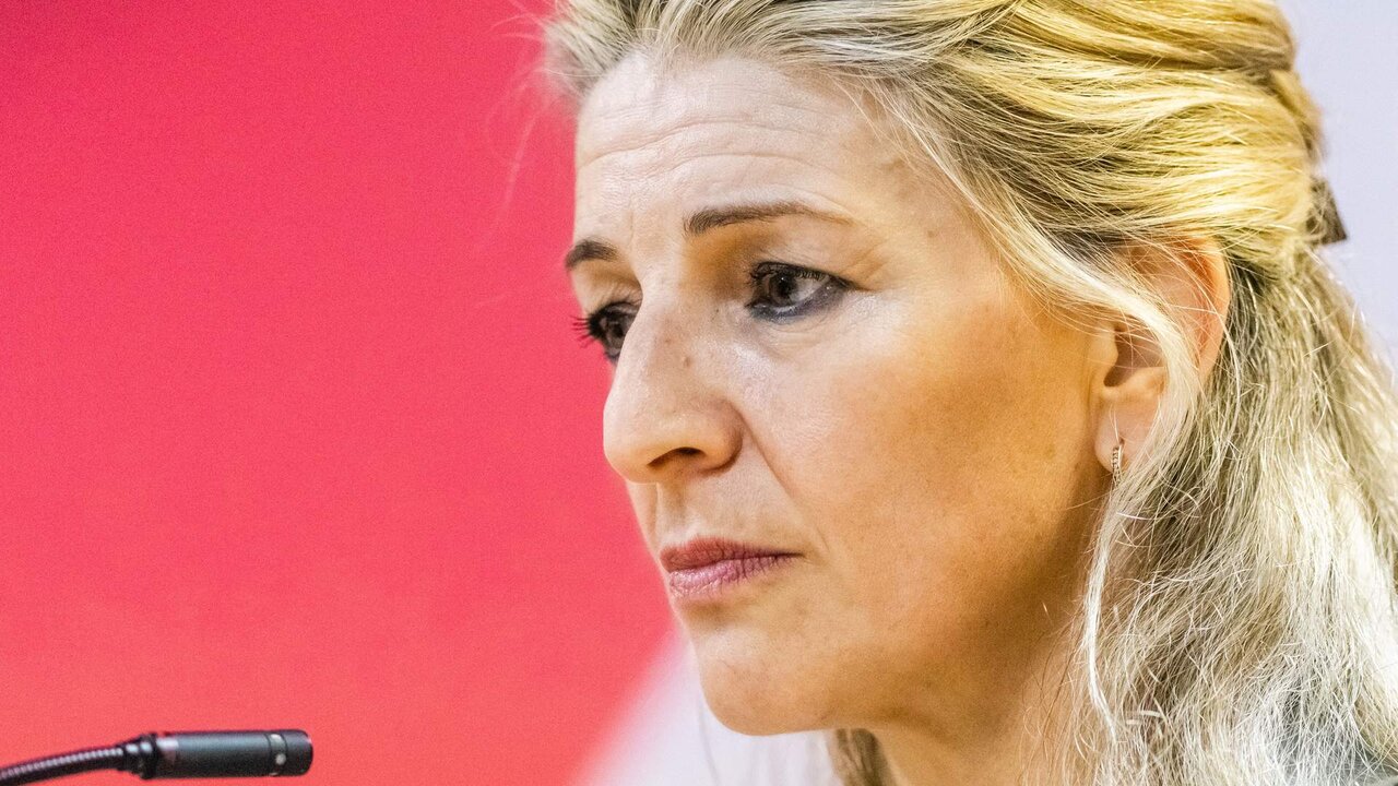 La vicepresidenta segunda y l&iacute;der de Sumar, Yolanda D&iacute;az, interviene durante un acto de campa&ntilde;a de Sumar, en la Facultad de Pol&iacute;ticas de Santiago, a 15 de febrero de 2024, en Santiago de Compostela, A Coru&ntilde;a, Galicia.
