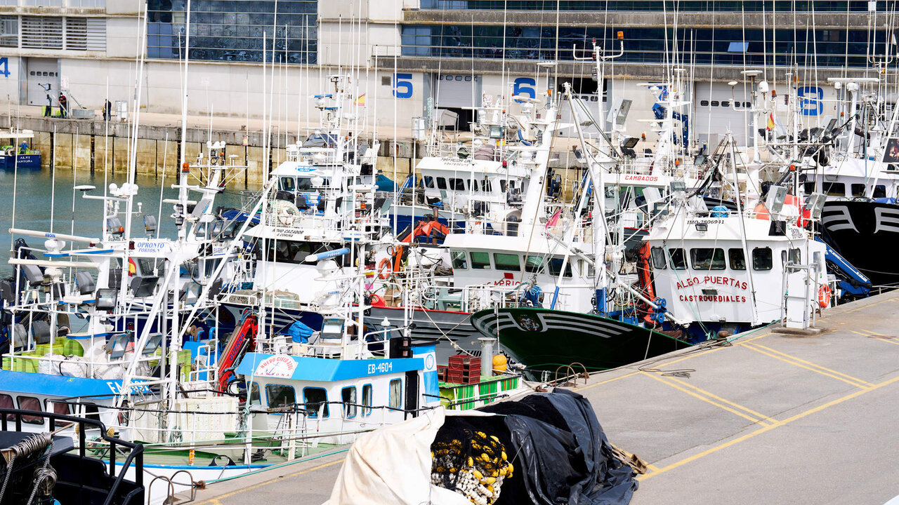 25/3/22  Santo&ntilde;a
EP Barcos pesqueros atracados 



FOTO: JUAN MANUEL SERRANO ARCE