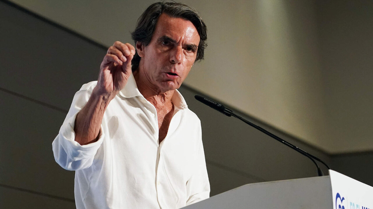 El expresidente del Gobierno, Jos&eacute; Mar&iacute;a Aznar, interviene durante un acto p&uacute;blico del PP en el Hotel NH-M&aacute;laga, a 8 de julio de 2023 en M&aacute;laga (Andaluc&iacute;a, Espa&ntilde;a). El expresidente del Gobierno Jos&eacute; Mar&iacute;a Aznar participa en un acto p&uacute;blico junto al coordinador general del PP y cabeza de lista al Congreso por M&aacute;laga, El&iacute;as Bendodo, de cara a las elecciones del 23J.