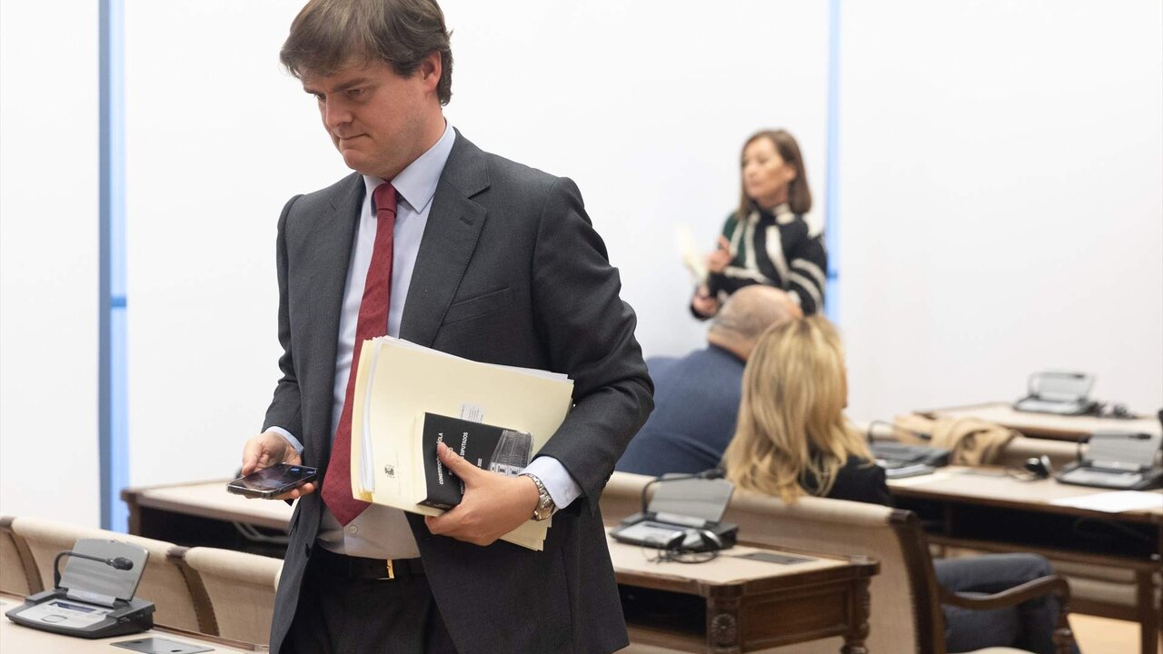 El letrado mayor del congreso, Fernando Galindo, durante la sesi&oacute;n de constituci&oacute;n de la Comisi&oacute;n de Investigaci&oacute;n sobre la &lsquo;Operaci&oacute;n Catalu&ntilde;a&rsquo;.