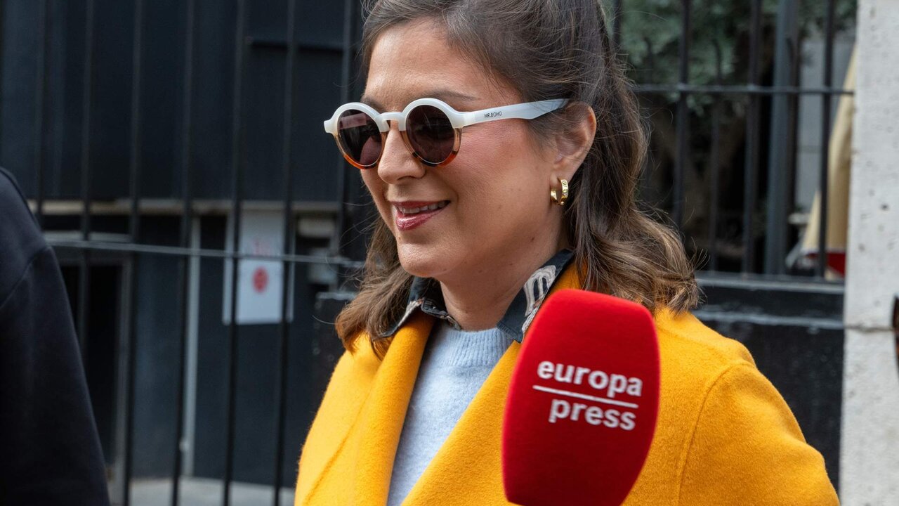 Chabeli Iglesias a la salida de un edificio, a 15 de marzo de 2024, en Madrid (Espa&ntilde;a).
