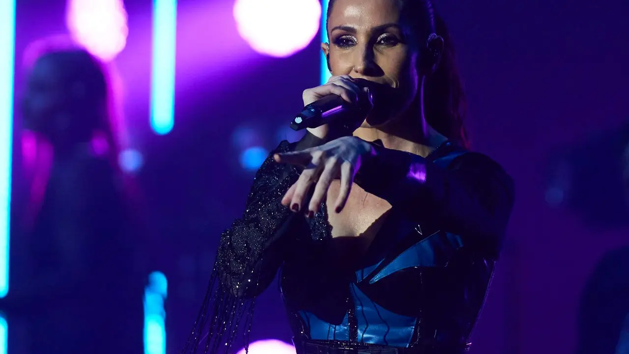 Malú, durante su concierto 25 aniversario en el Cartuja Center, a 24 de febrero de 2024 en Sevilla (Andalucía, España). La artista andaluza, Malú, ha ofrecido un concierto en Sevilla por la gira 25 aniversario de su carrera profesional. Un repaso a los grandes éxitos de esta cantante.