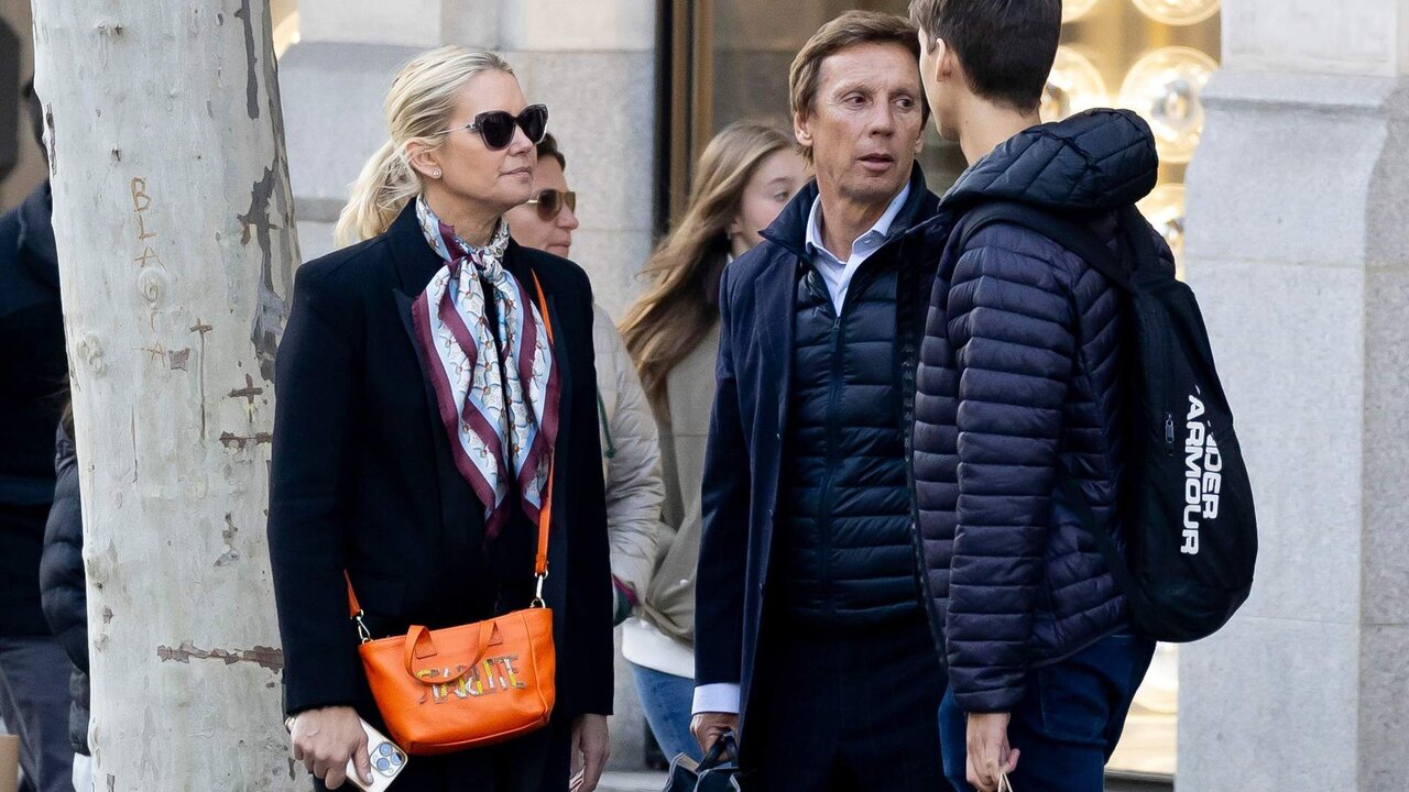 Valeria Mazza, Alejandro Gravier y su hijo Benicio salen de una conocida tienda despues de realizar unas compras, a 27 de febrero de 2024, en Madrid (Espa&ntilde;a)
