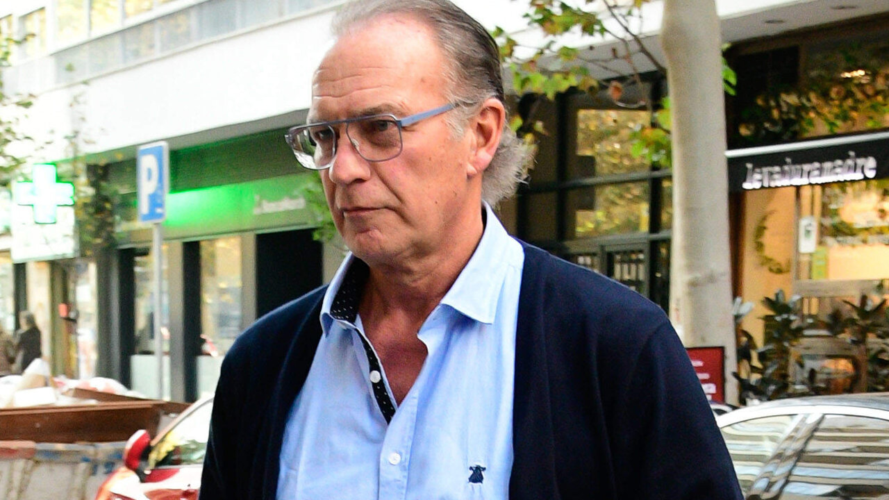 Bert&iacute;n Osborne sale de un restaurante, a 16 de noviembre de 2023, en Madrid (Espa&ntilde;a).
FAMOSOS;COMIDA;RESTAURANTE;COCHE
&Oacute;scar Ortiz / Europa Press
(Foto de ARCHIVO)
16/11/2023