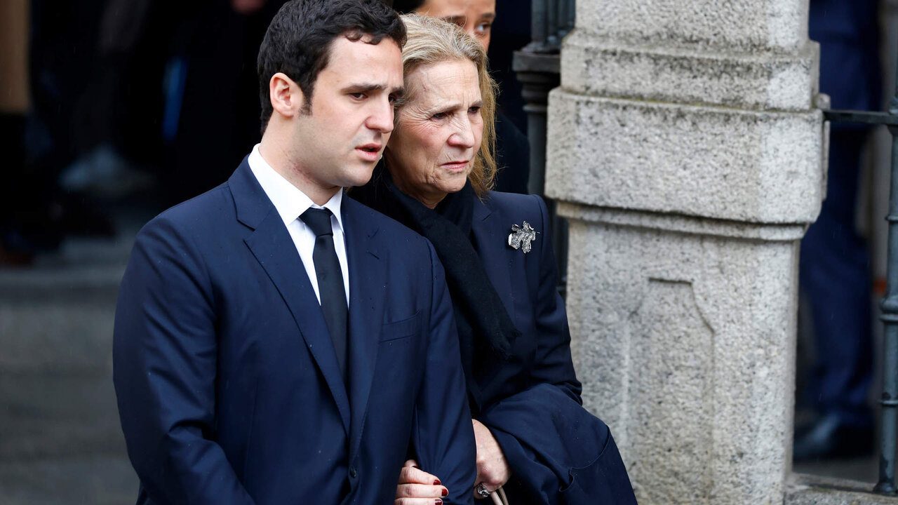 La infanta Elena y sus hijos, Froil&aacute;n y Victoria Federica, salen de la Catedral Castrense donde han asistido a la misa funeral en memoria de Fernando G&oacute;mez-Acebo y Borb&oacute;n, a 08 de abril de 2024, en Madrid (Espa&ntilde;a).
MISA;FUNERAL
Jose Velasco / Europa Press
08/4/2024