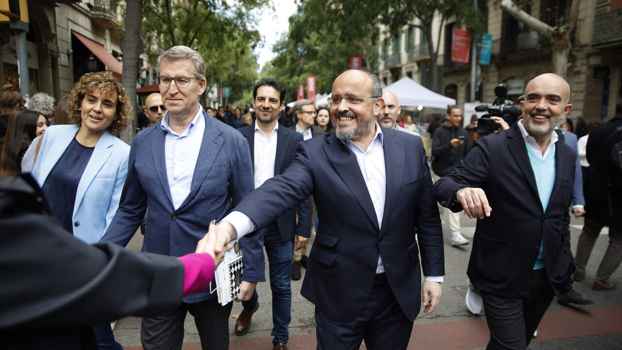 De izquierda a derecha. La vicepresidenta portavoz del Partido Popular en el Parlamento Europeo, Dolors Montserrat; el presidente del PP, Alberto N&uacute;&ntilde;ez Feij&oacute;o; el presidente del PP en Catalu&ntilde;a y candidato del partido a las elecciones catalanas, Alejandro Fern&aacute;ndez.