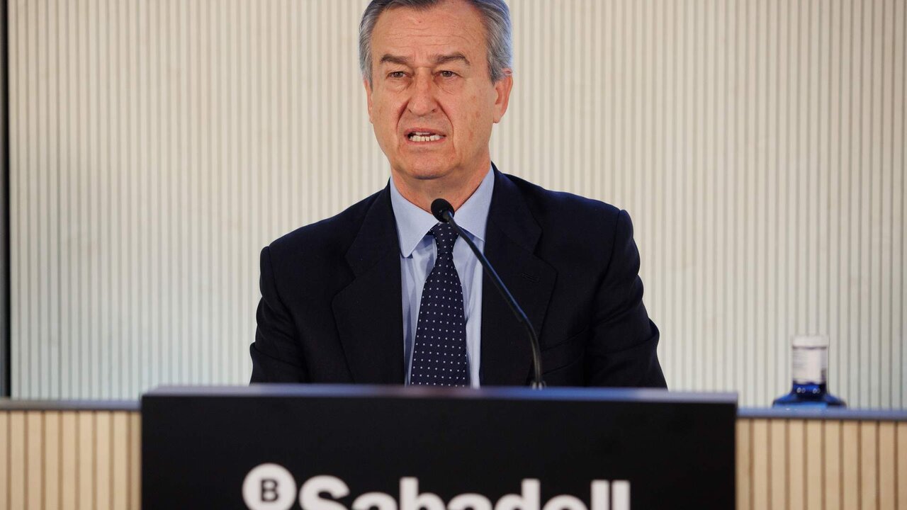El CEO de Banco Sabadell, C&eacute;sar Gonz&aacute;lez-Bueno, durante una rueda de prensa de presentaci&oacute;n de los resultados de Banco Sabadell correspondientes al primer trimestre de 2024, a 25 de abril de 2024, en Madrid.