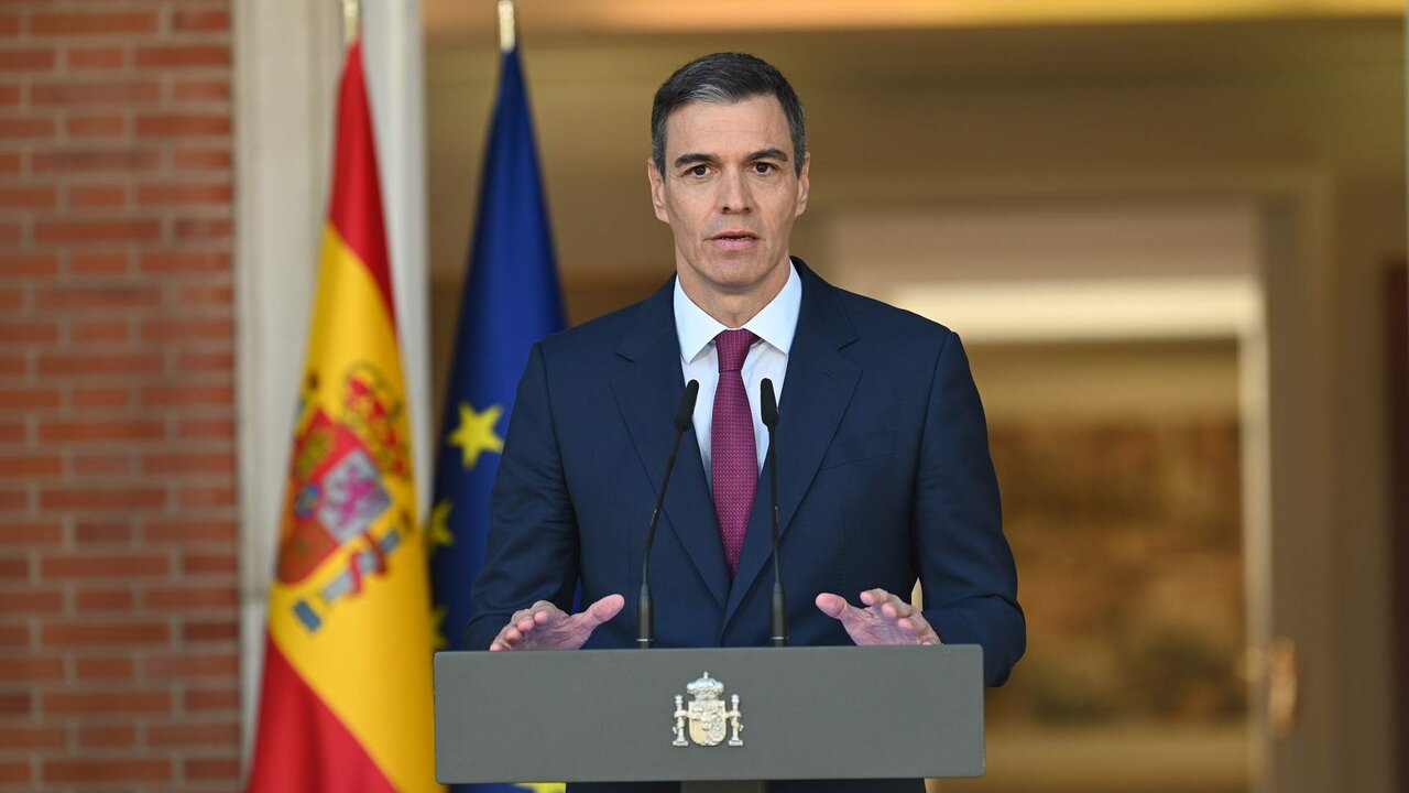 El presidente del Gobierno, Pedro S&aacute;nchez, comparece en el Complejo de la Moncloa, a 29 de abril de 2024, en Madrid.