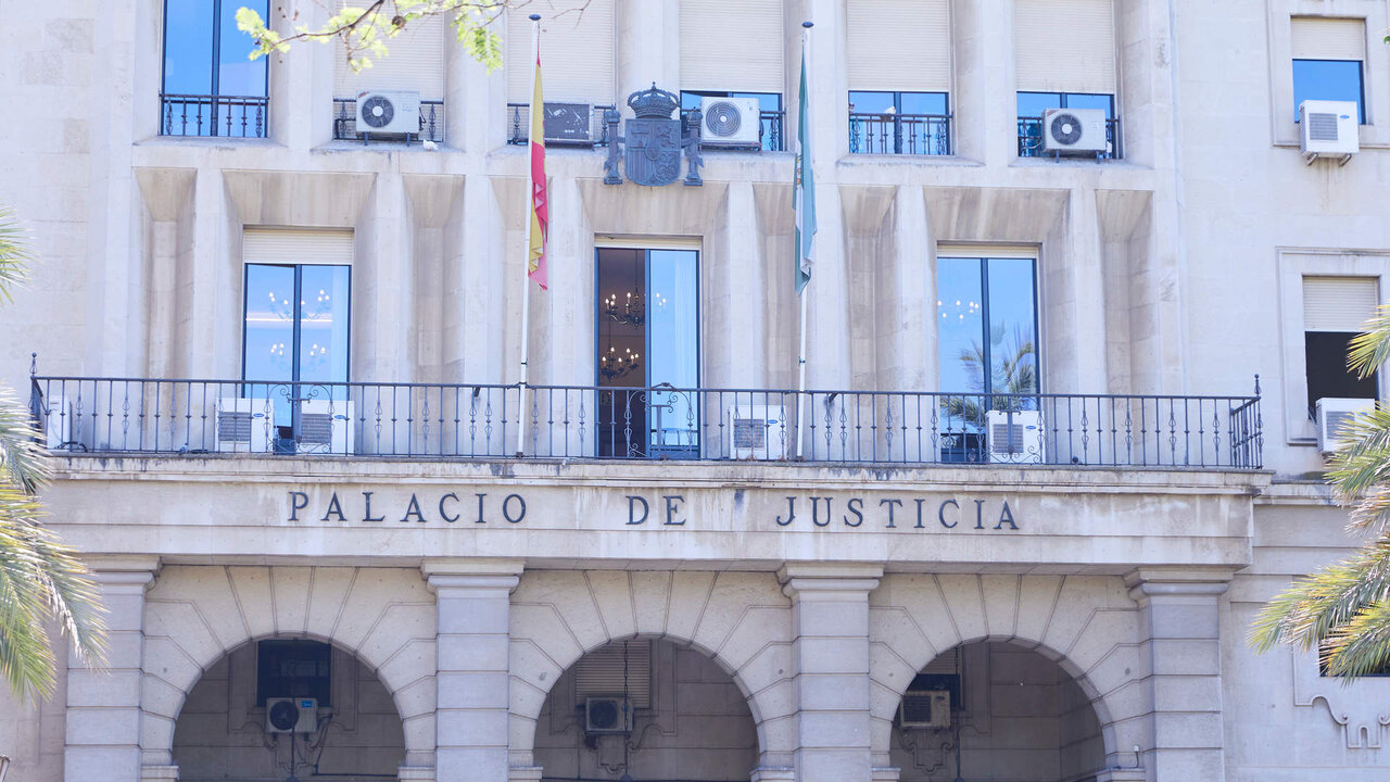 Detalle de la fachada principal de la Audiencia Provincial de Sevilla , a 21 de junio de 2022 en Sevilla (Andaluc&iacute;a, Espa&ntilde;a)