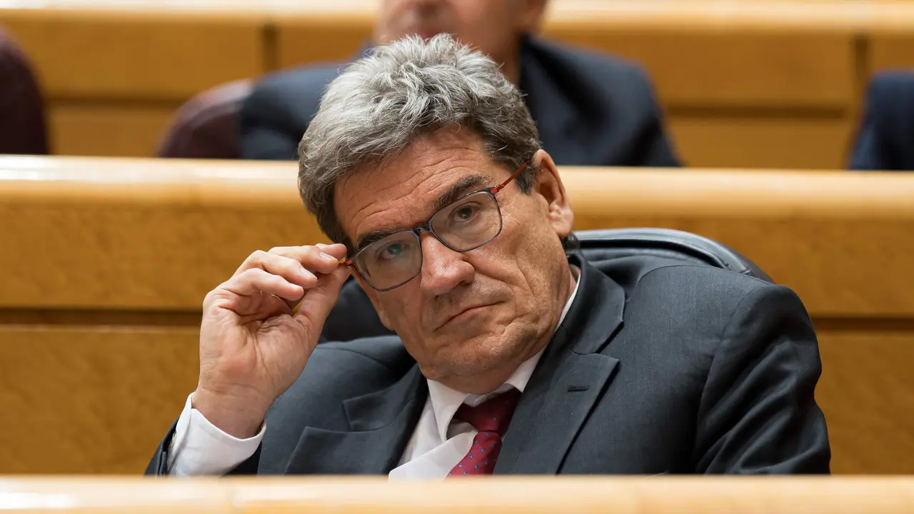 El ministro para la Transformación Digital y de la Función Pública, José Luis Escrivá, durante una sesión plenaria, en el Senado.