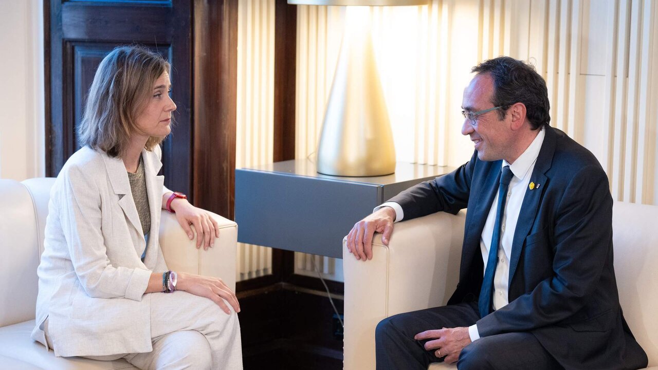 La l&iacute;der de los comuns en el Parlament, J&eacute;ssica Albiach, se re&uacute;ne con el presidente del Parlament, Josep Rull, durante una ronda de consultas para proponer un candidato a la Presidencia de la Generalitat, en el Parlament, a 18 de junio de 2024, en Barcelona.