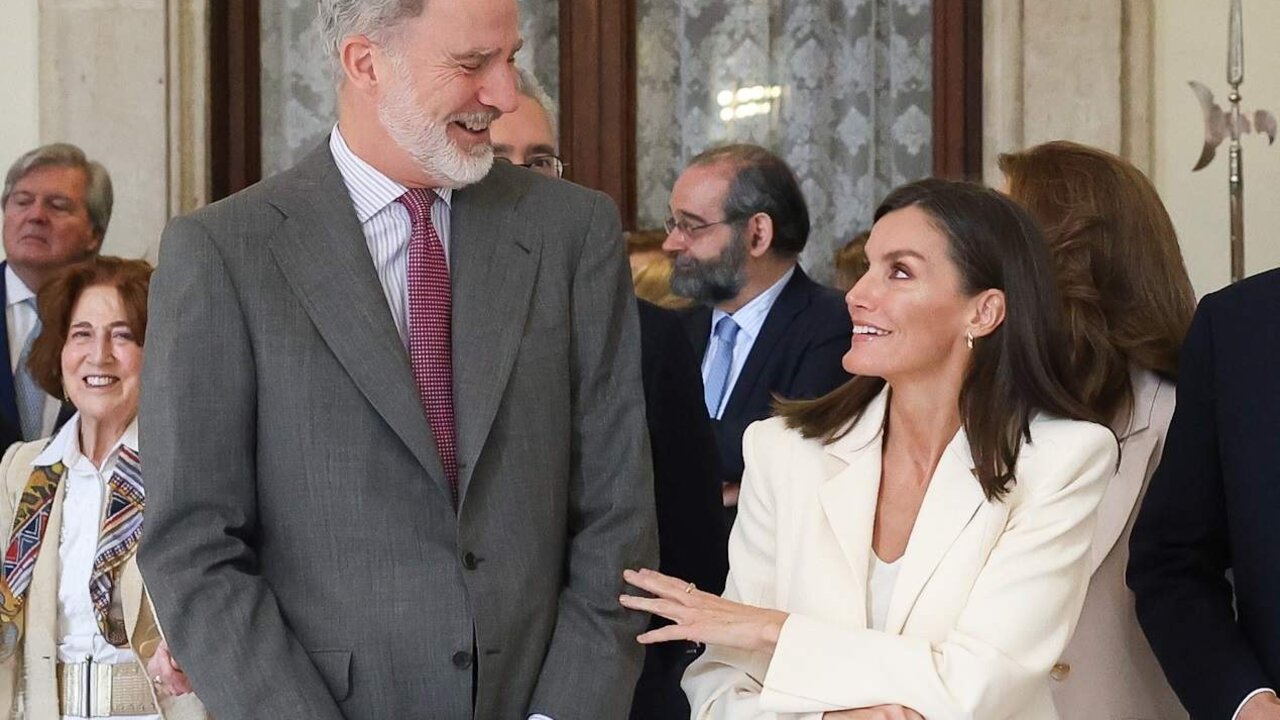El Rey Felipe y la Reina Letizia durante la inauguraci&oacute;n de la exposici&oacute;n 'Felipe VI 2014 &ndash;2024. Una d&eacute;cada de historia de la Corona de Espa&ntilde;a', en el Palacio Real, a 20 de junio de 2024, en Madrid (Espa&ntilde;a). La muestra est&aacute; organizada por Patrimonio Nacional, la Diputaci&oacute;n Permanente de la Grandeza de Espa&ntilde;a y T&iacute;tulos del Reino y la Fundaci&oacute;n Cultural de la Nobleza Espa&ntilde;ola, sobre los primeros diez a&ntilde;os del reinado de Su Majestad el Rey, que se desarrolla durante los meses de junio a septiembre de 2024 en el Palacio Real de Madrid.
20 JUNIO 2024;EXPOSICI&Oacute;N;REY;MUESTRA;D&Eacute;CADA;ANIVERSARIO
Marta Fern&aacute;ndez / Europa Press
20/6/2024