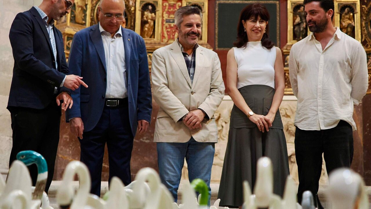 Valladolid 28/6/2024. Valladolid, la ministra de Igualdad, Ana Redondo, visita la exposici&oacute;n 'El lago de los cisnes' de Crist&oacute;bal Tabares.  En el Museo Nacional de Escultura. EUROPA PRESS/Claudia Alba