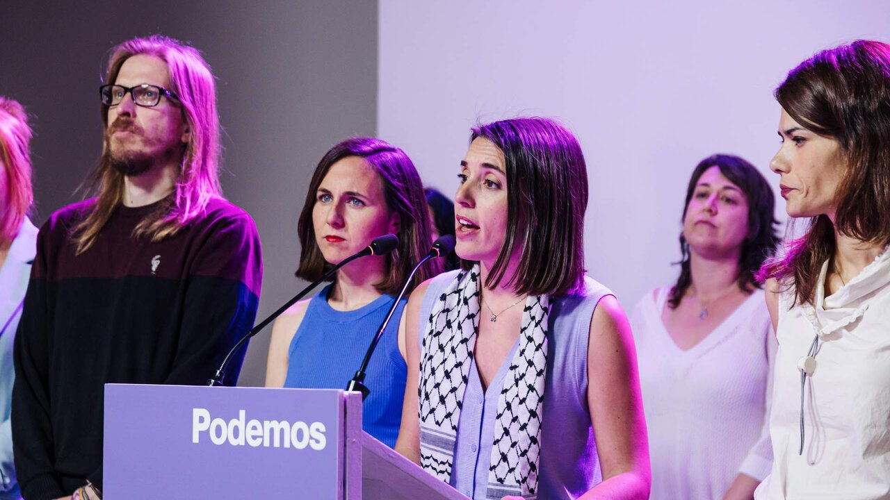 La candidata de Podemos al 9J, Irene Montero (c), junto al secretario de Organizaci&oacute;n, Pablo Fern&aacute;ndez (i), la secretaria general de Podemos, Ione Belarra (2i), y la portavoz de Podemos, Isa Serra (d), a 9 de junio de 2024, en Madrid.