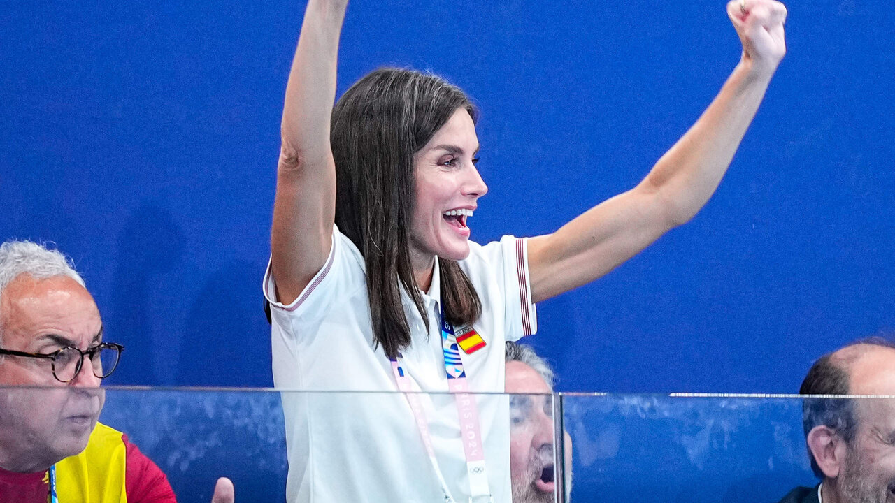 Queen Letizia Ortiz of Spain, gestures during Women's Preliminary Round of the Water Polo match between Spain and Greece on Aquatics Centre during the Paris 2024 Olympics Games on July 31, 2024 in Paris, France.
Oscar J Barroso / AFP7 / Europa Press
31/7/2024 ONLY FOR USE IN SPAIN