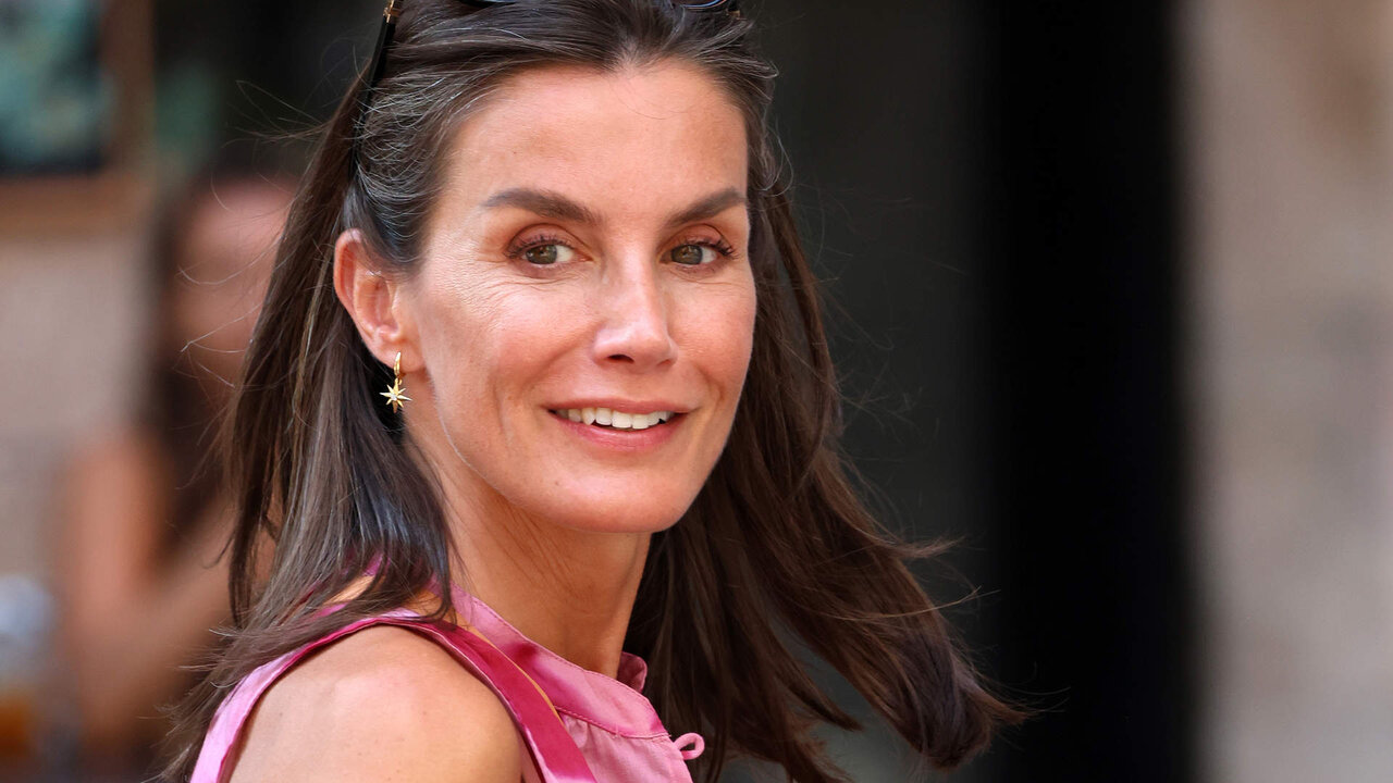 La Reina Letizia pasea por el casco antiguo, a 6 de agosto de 2024, en Palma de Mallorca (Islas Baleares, Espa&ntilde;a)
FAMILIA REAL;GENTE;CASA REAL
Ra&uacute;l Terrel / Europa Press
06/8/2024