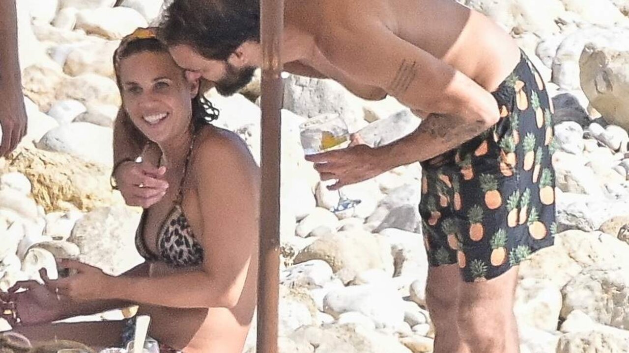 Javier Ungr&iacute;a y Raquel Arias en la playa a 02 de Julio de 2024 en Ibiza (Espa&ntilde;a).
JAVIER UNGR&Iacute;A;RAQUEL ARIAS;VACACIONES;IBIZA;FAMOSOS;
Francisco Guerra / Europa Press
02/8/2024