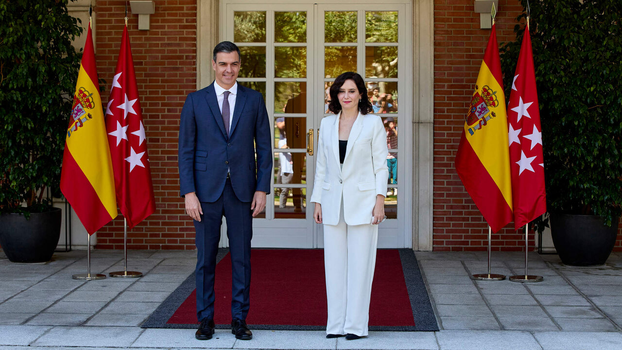 El presidente del Gobierno, Pedro S&aacute;nchez, recibe a la presidenta de la Comunidad de Madrid, Isabel D&iacute;az Ayuso.