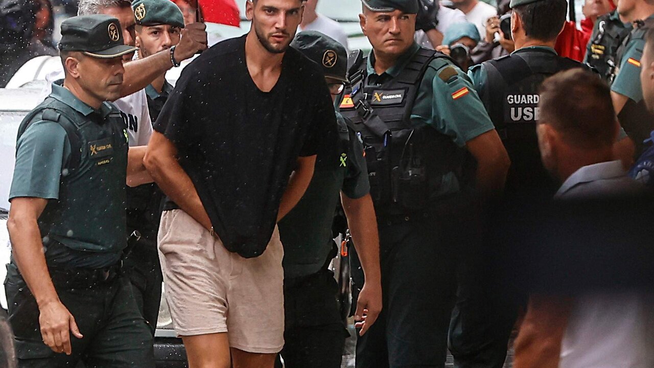 Rafa Mir llegando a los juzgados de Ll&iacute;ria.
