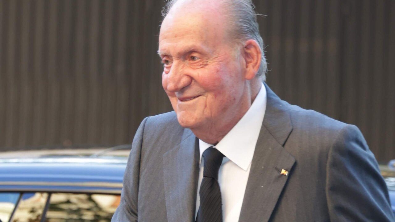 El Rey Juan Carlos a su llegada al funeral de Fern&aacute;ndez de Araoz, a 09 de septiembre de 2024, en Madrid (Espa&ntilde;a).
FAMOSOS;REALEZA;FUNERAL;REYES
Jos&eacute; Ram&oacute;n Hernando / Europa Press
09/9/2024