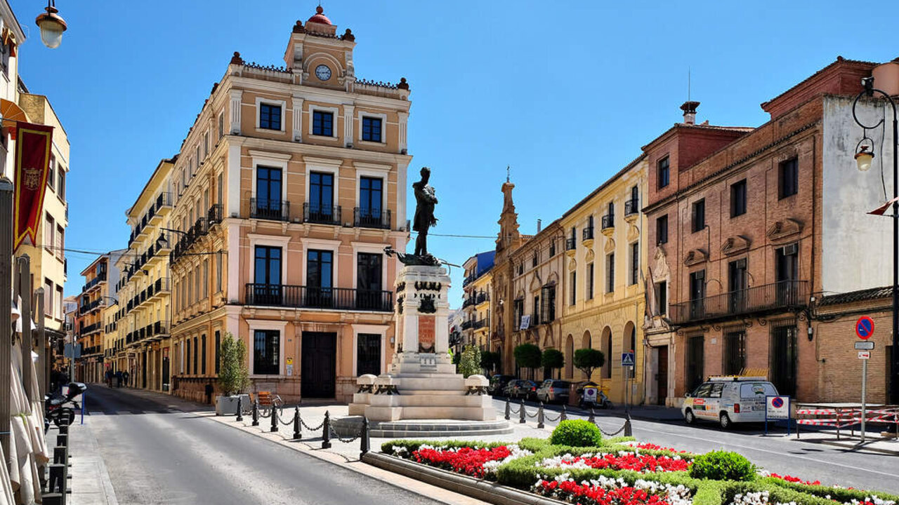 &iquest;Cu&aacute;l es el pueblo con m&aacute;s iglesias por habitante?