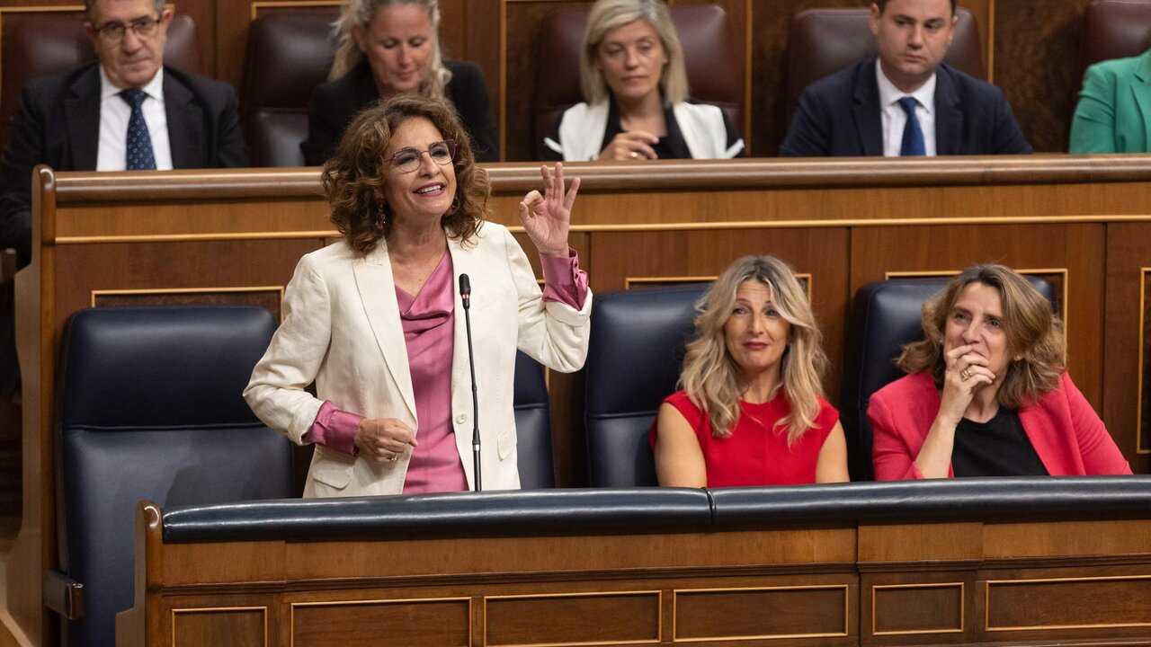 La vicepresidenta primera del Gobierno, ministra de Hacienda y vicesecretaria general del PSOE, Mar&iacute;a Jes&uacute;s Montero, interviene durante una sesi&oacute;n de control, en el Congreso de los Diputados, a 12 de junio de 2024, en Madrid.