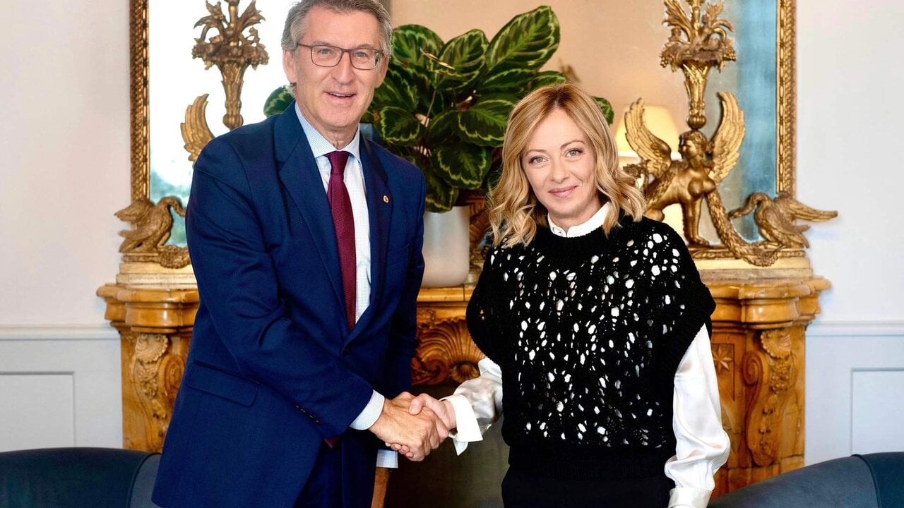 La primera ministra de Italia, Giorgia Meloni, se re&uacute;ne con el presidente del PP, Alberto N&uacute;&ntilde;ez Feij&oacute;o, quien ha viajado a Roma para conocer las pol&iacute;ticas migratorias del Gobierno italiano.
