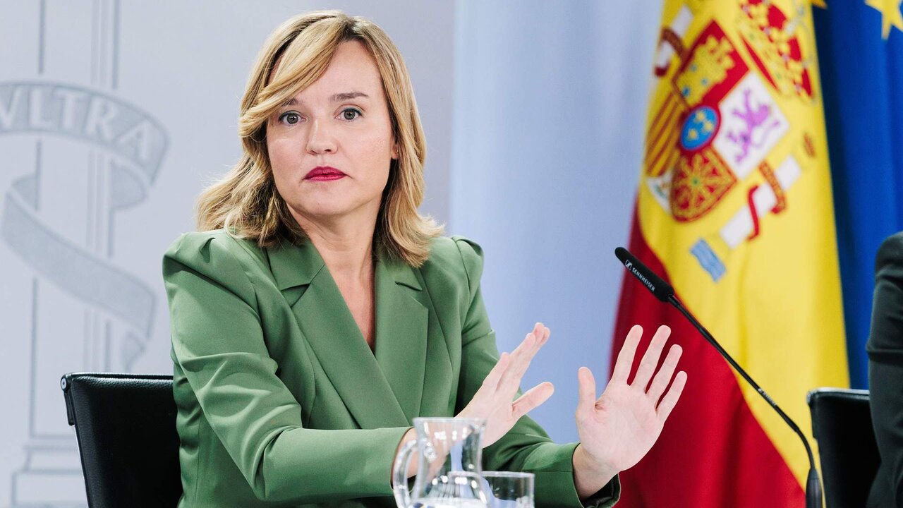 La ministra de Educaci&oacute;n, Formaci&oacute;n Profesional y Deportes y portavoz del Gobierno, Pilar Alegr&iacute;a, durante una rueda de prensa posterior a la reuni&oacute;n del Consejo de Ministros, en el Palacio de La Moncloa, a 15 de octubre de 2024, en Madrid.